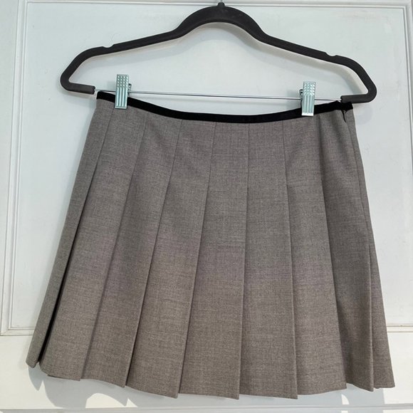 Theory Pleated Light Heather Gray Wool Mini Skirt - Size 2 - Picture 3 of 5
